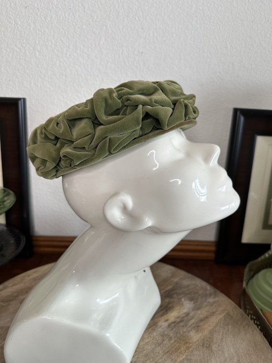 Vintage Jacobson\'s Olive Green Velvet Ruffled Cloche/Pillbox Hat main image 15